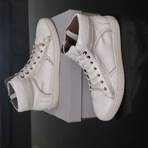 White sneaker High tops by Steve madden.